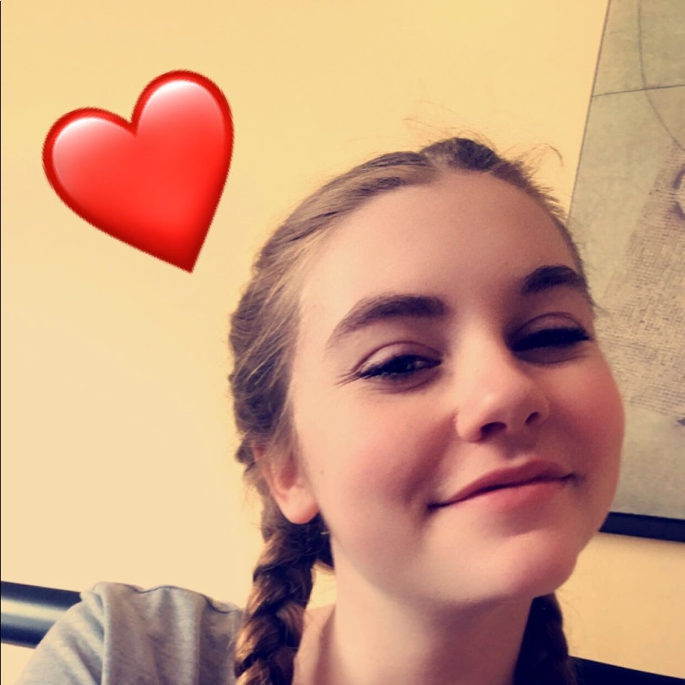 Meet your Posher, Alyssa